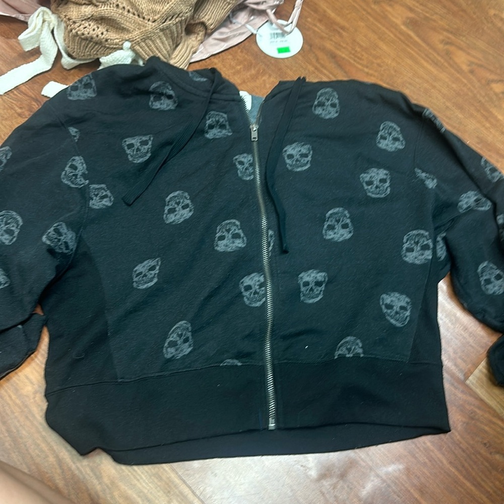 Black skull zip up jacket
